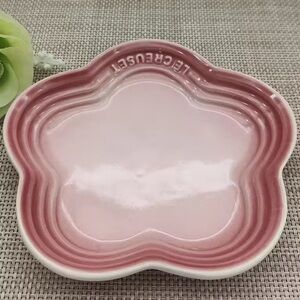 Le Creuset Stoneware Flower Petal Scalloped Trinket Dish Plate Tray